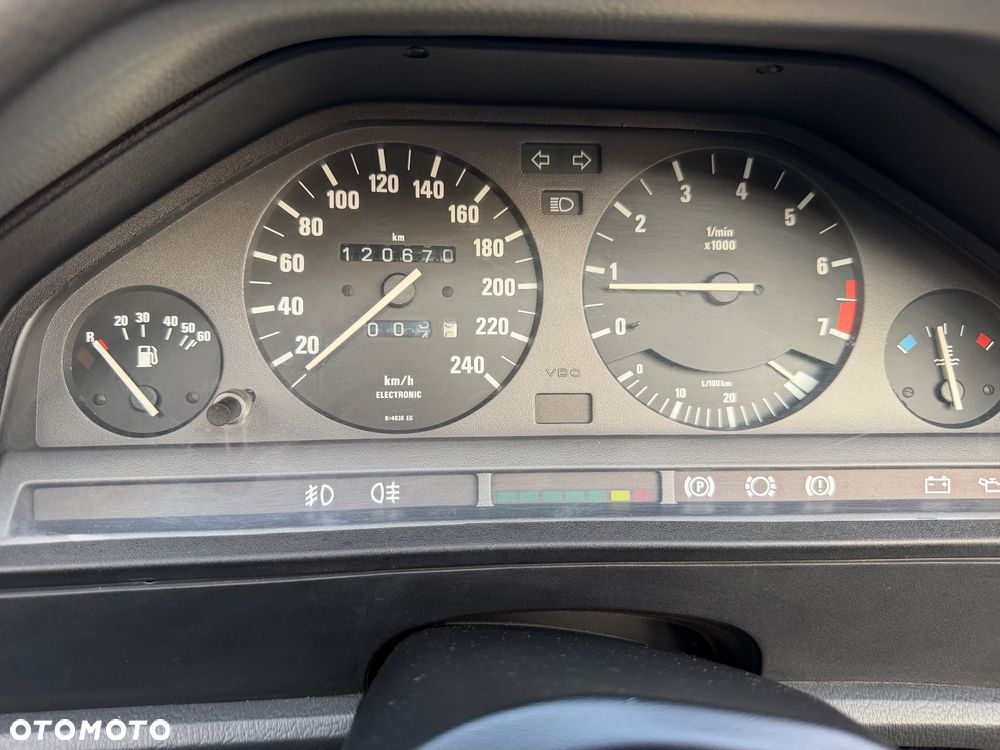 BMW Seria 3 320i - 24