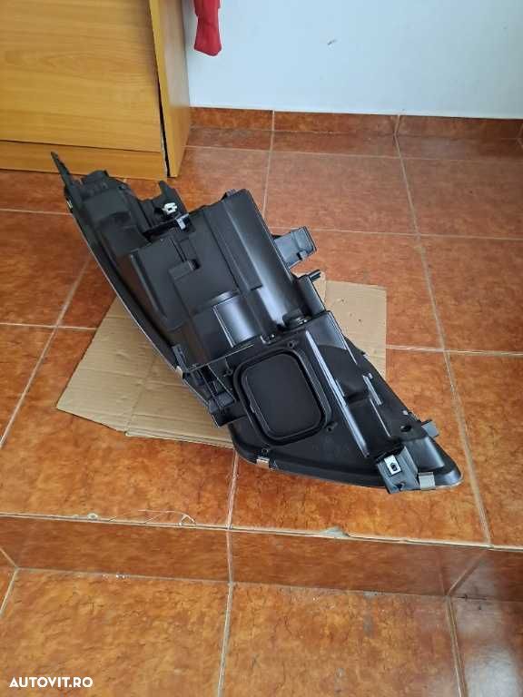 Far dreapta Opel Zafira C an 2011-2016 far nou - 6