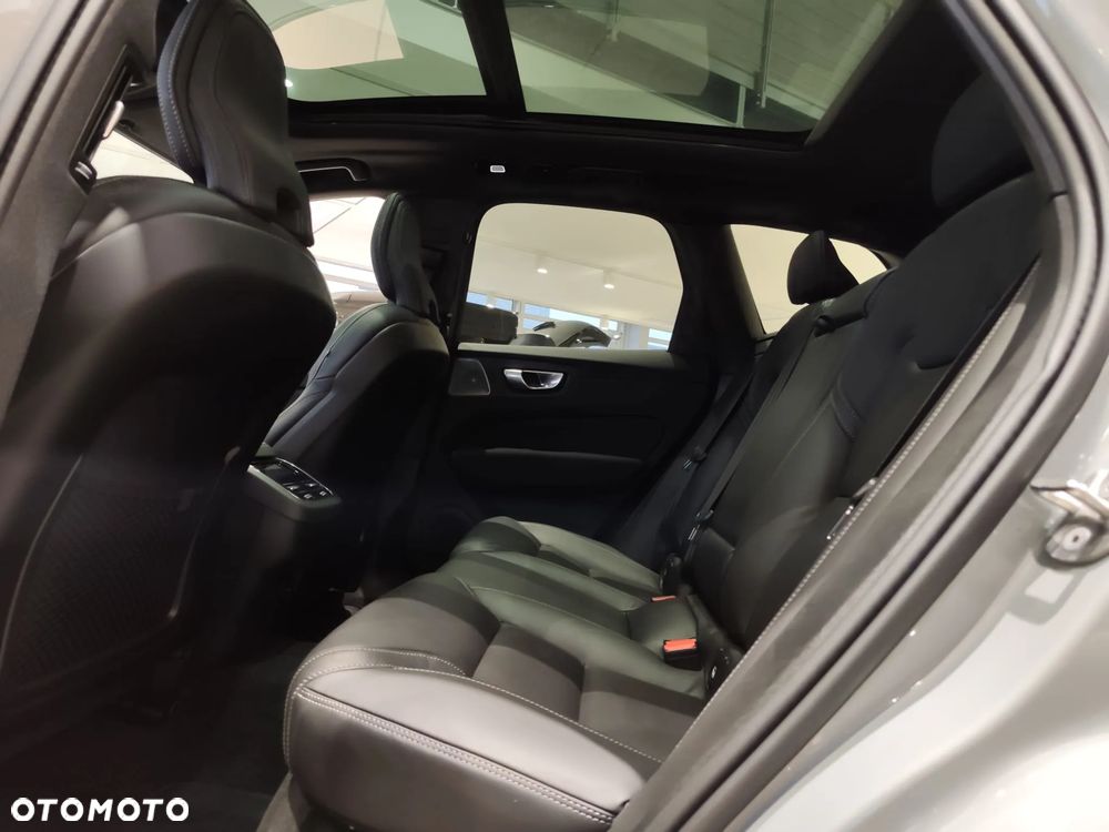 Volvo XC 60 B5 B AWD Ultimate Black Edition - 33