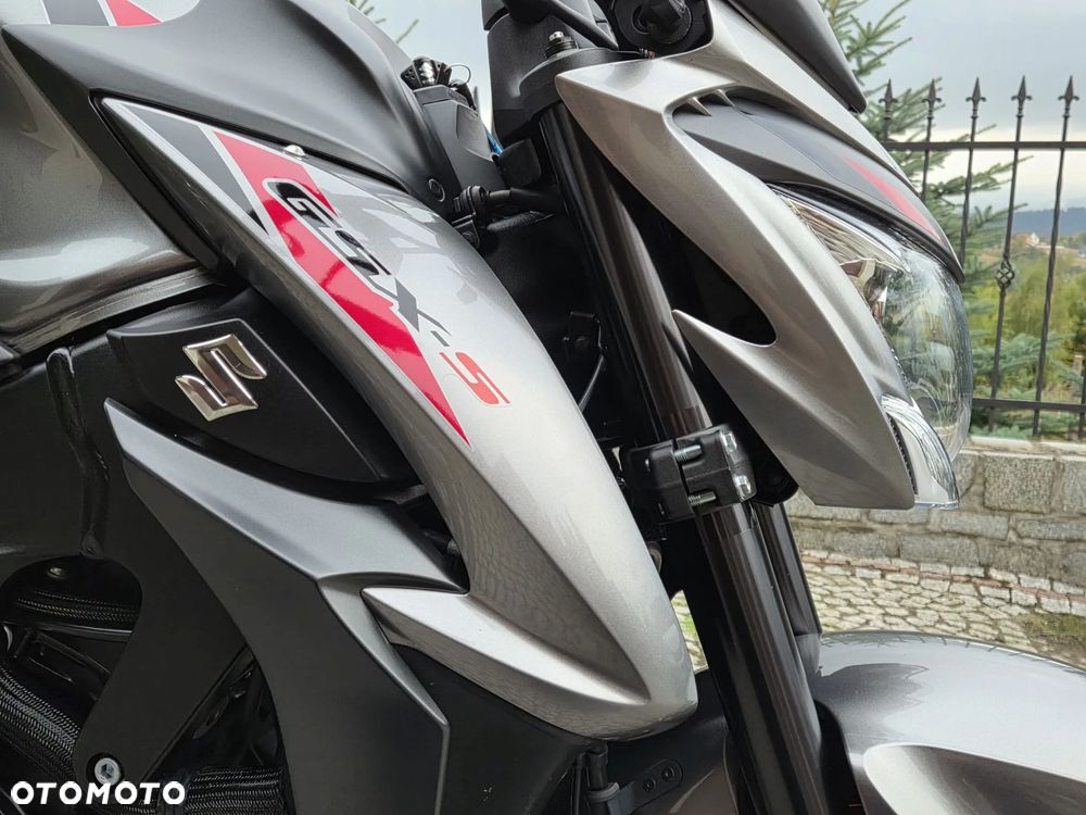 Suzuki GSX - 29