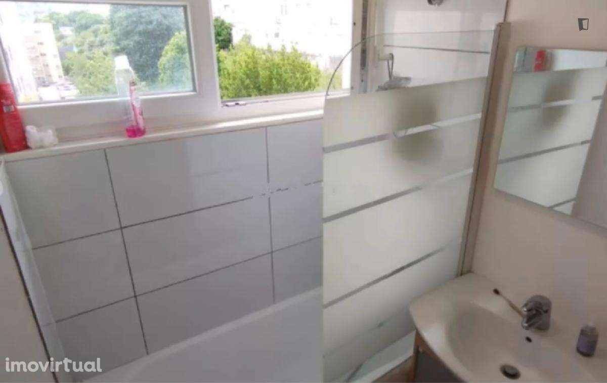 Quarto - localizado em Arregaça Coimbra - Grande imagem: 2/5