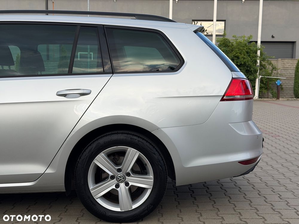 Volkswagen Golf 1.6 TDI DPF Highline - 17