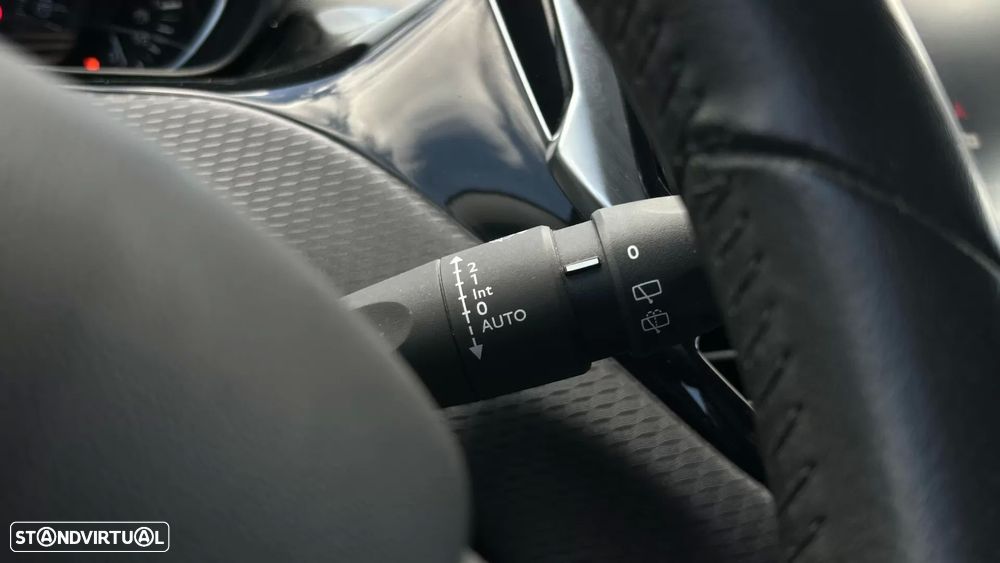 Peugeot 208 1.2 PureTech Signature - 28