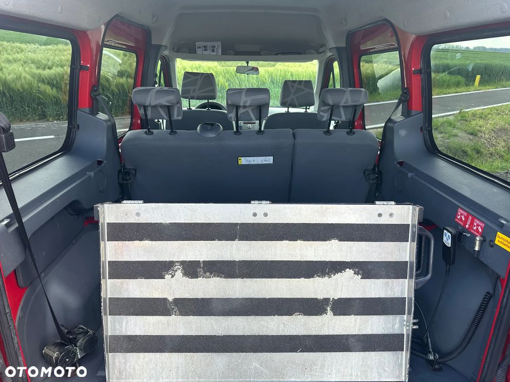 Ford Tourneo Connect - 11