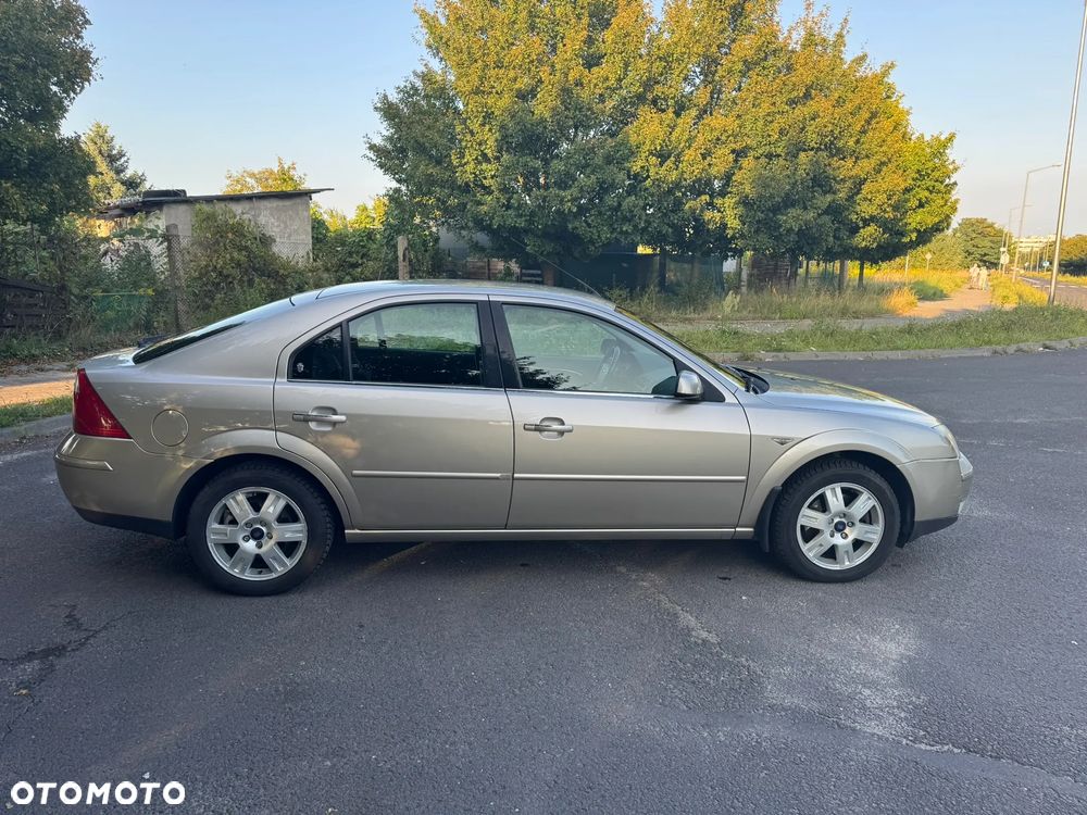 Ford Mondeo - 12