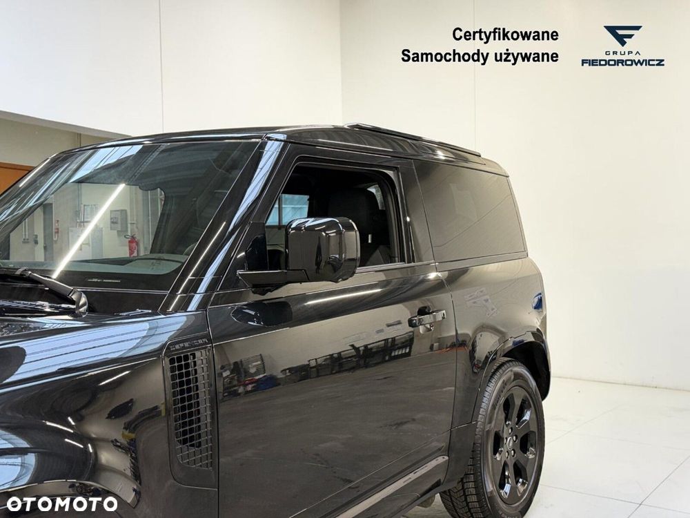 Land Rover Defender - 11