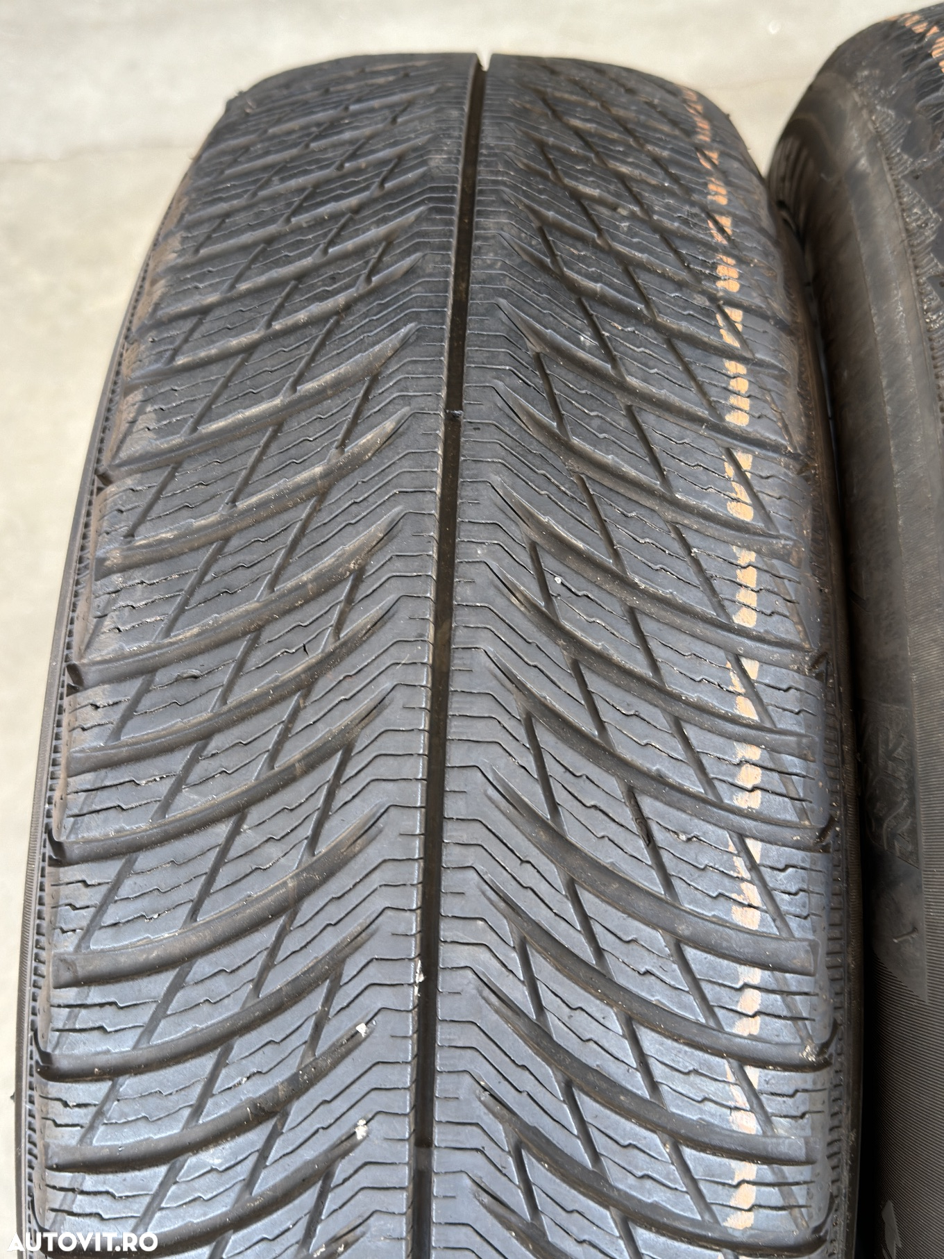 Vând 4 anvelope 215/65/17 michelin de iarnă ca noi - 4
