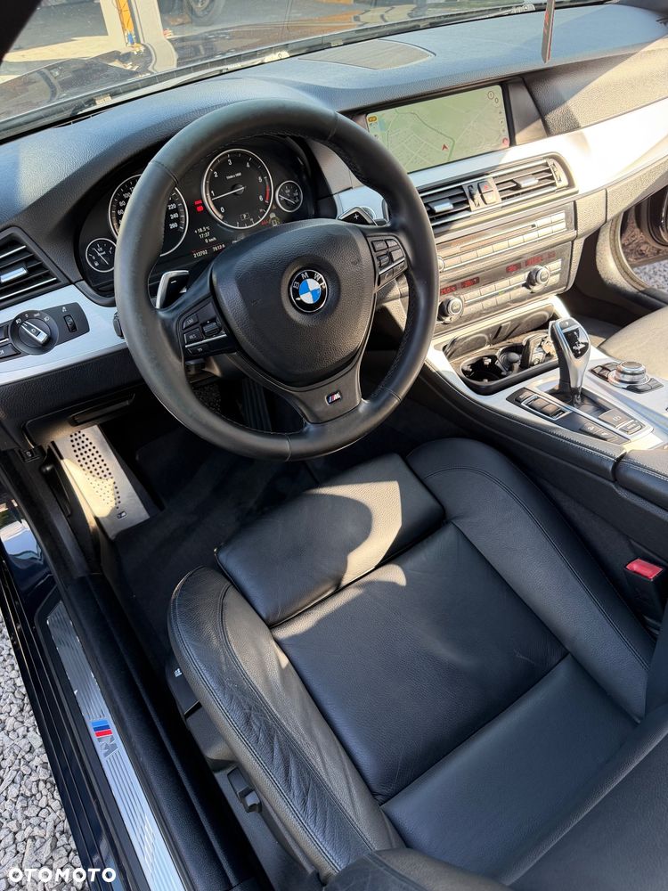 BMW Seria 5 525d xDrive - 14