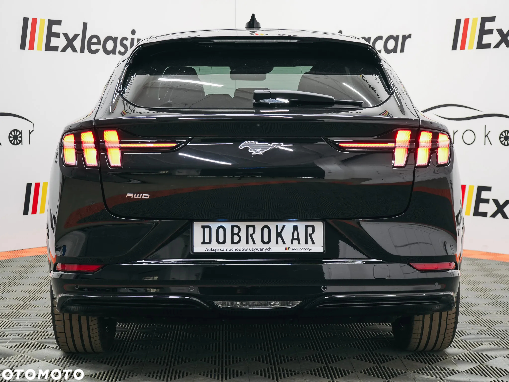 Ford Mustang Mach-E 73 kWh AWD Premium - 11