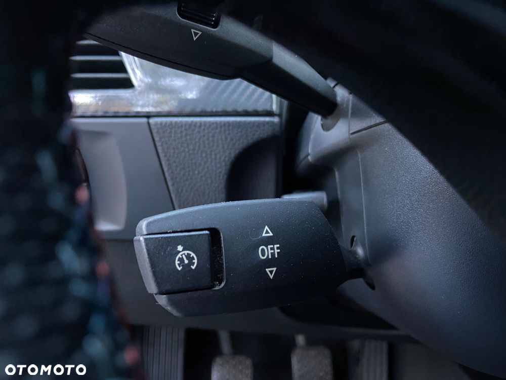 BMW Seria 3 318d DPF Edition Exclusive - 32