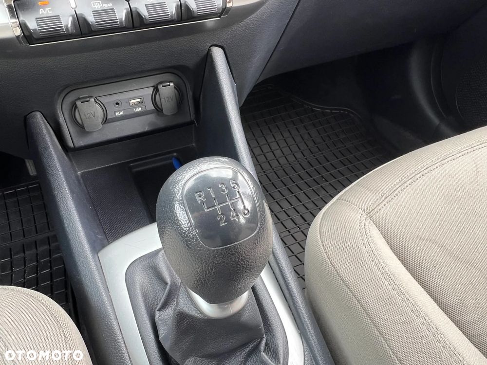 Kia Rio 1.4 M - 21