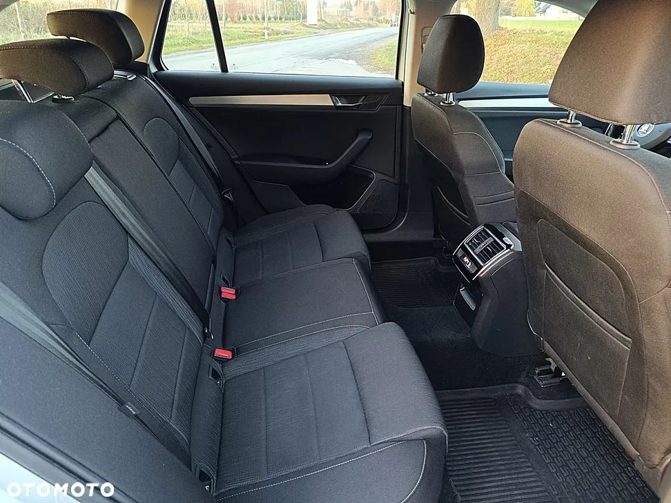 Skoda Superb 2.0 TDI Ambition - 33