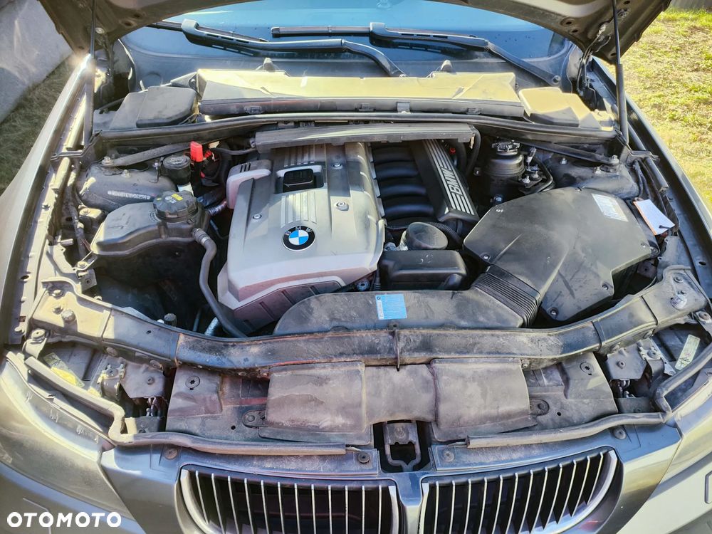 BMW Seria 3 325i - 4