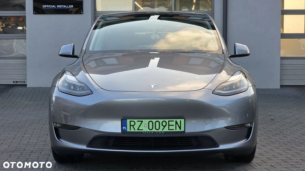Tesla Y Performance AWD - 3