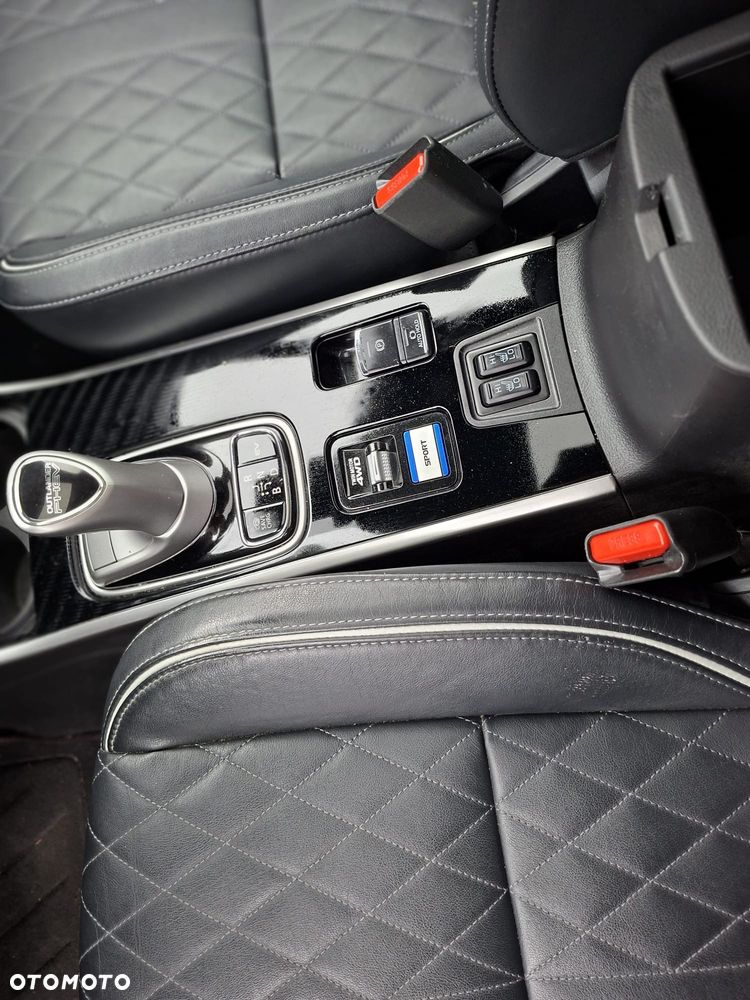 Mitsubishi Outlander 2.4 4WD Diamant+ - 17