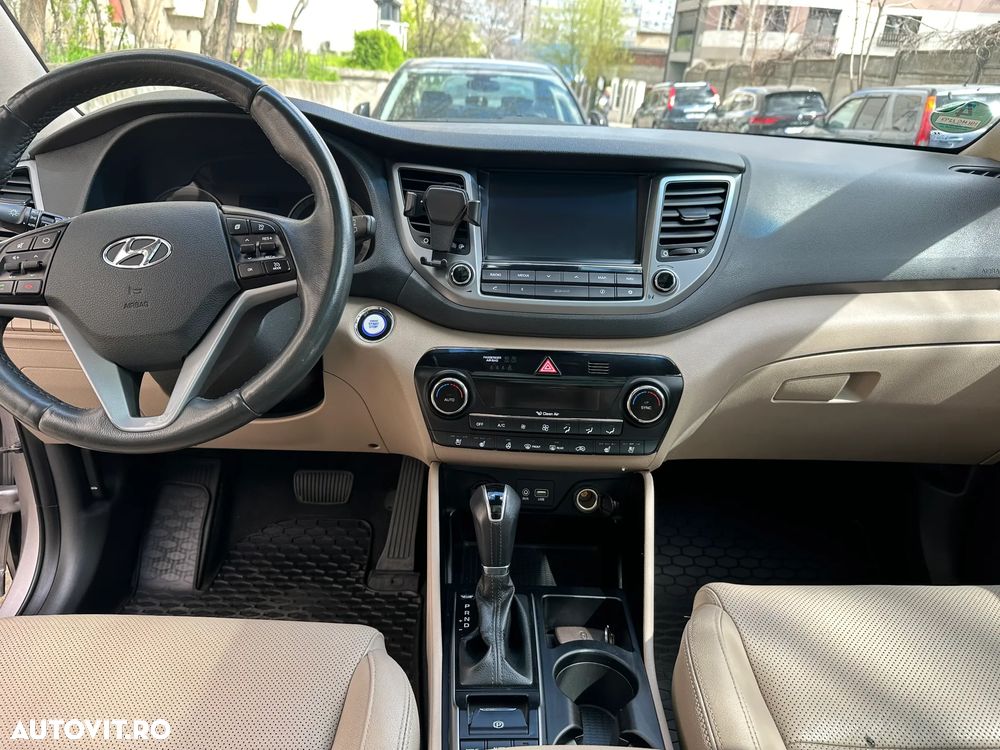 Hyundai Tucson 2.0 CRDI 4WD 6AT Premium+ - 9