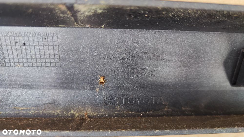 Toyota Hilux Invicible 20- Emblemat pod Radar Chrom Listwa Atrapa - 7