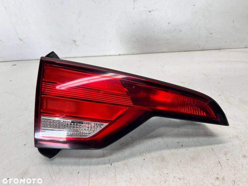 LAMPA LEWY TYŁ W KLAPĘ AUDI A4 B9 AVANT 8W9945075A - 2