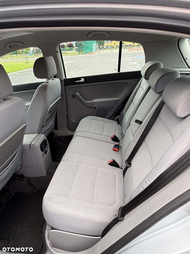 Volkswagen Golf 1.6 FSI Comfortline - 11