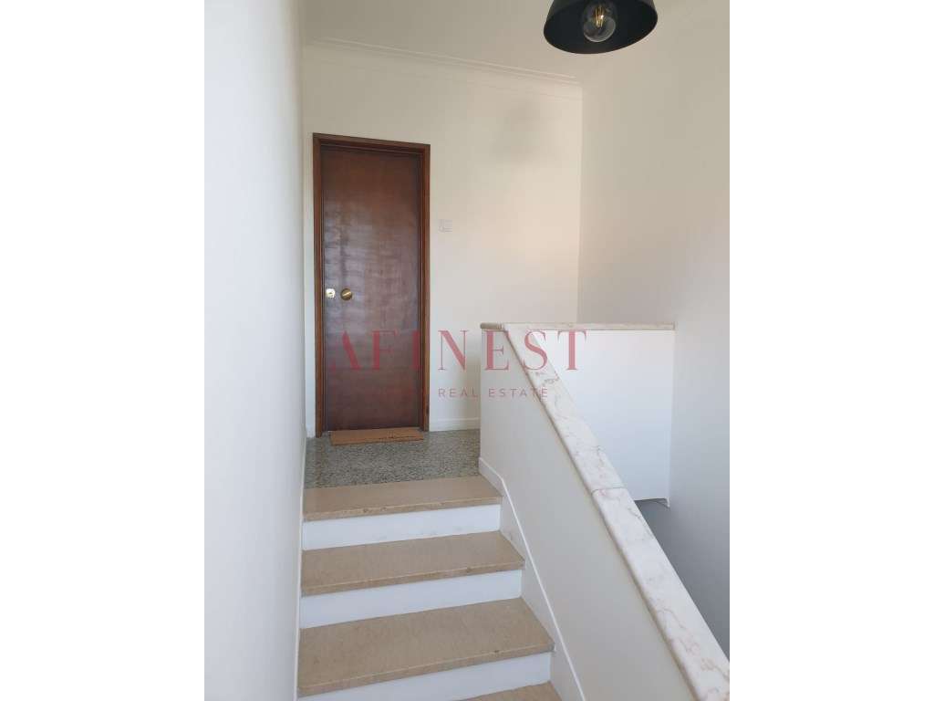 Apartamento T2 com Jardim e Garagem no Murtal - Excelente Potencial... - Grande imagem: 3/54