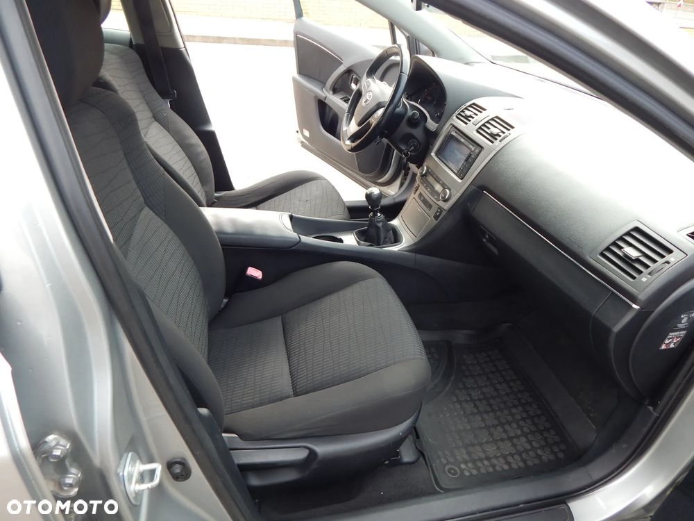 Toyota Avensis 1.8 Sol NAVI - 16
