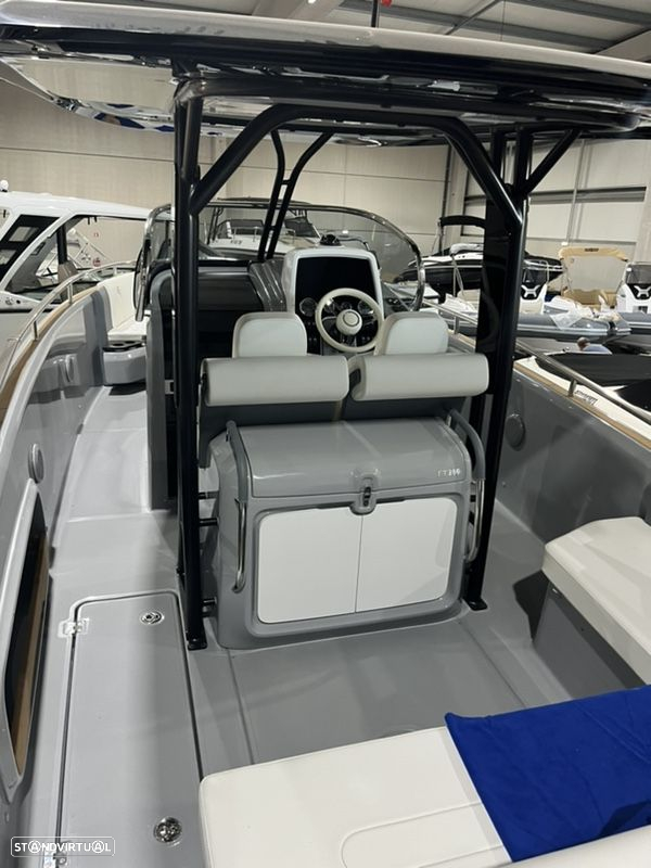 Invictus Yachts TT 280 - 5