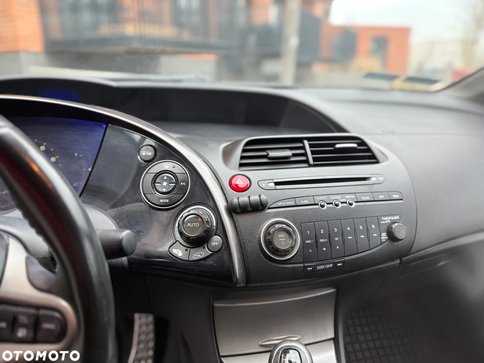Honda Civic 1.8 Comfort - 26