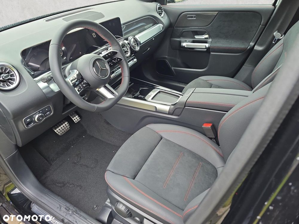 Mercedes-Benz GLB - 12