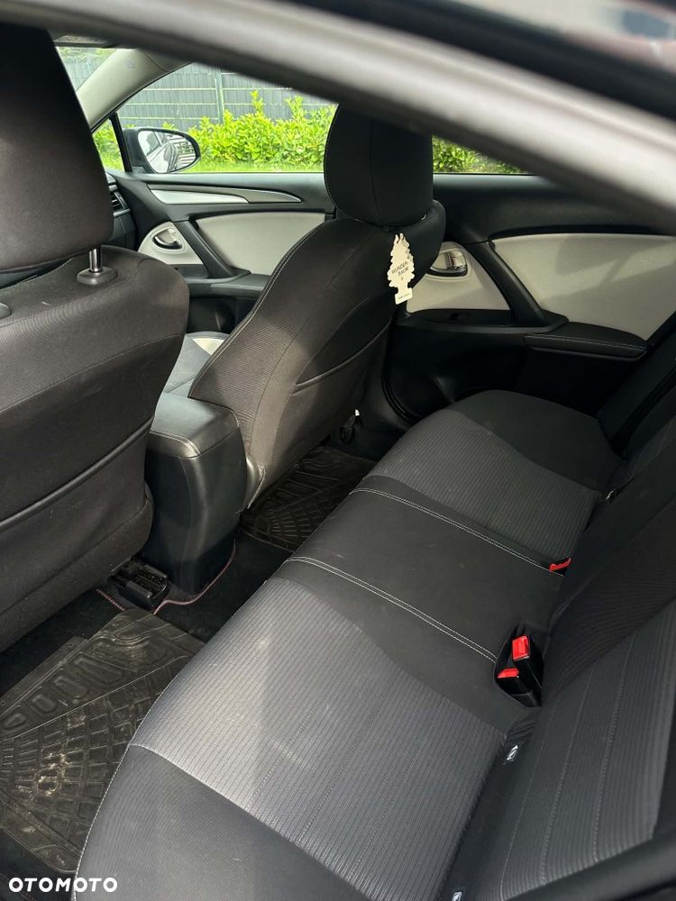 Toyota Avensis - 8