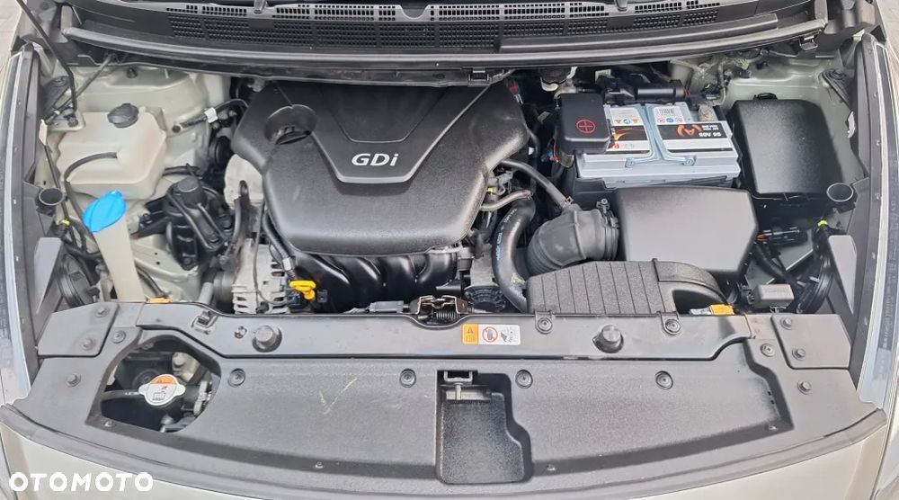 Kia Carens 1.6 GDI XL 7os EU6 - 21
