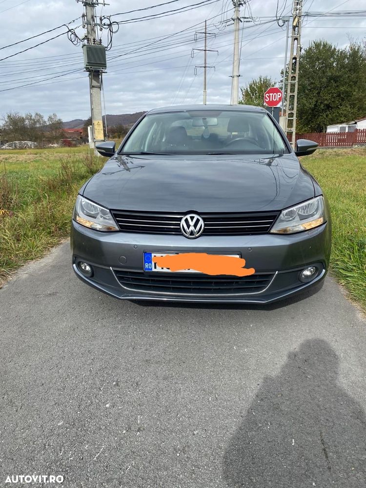 Volkswagen Jetta - 1