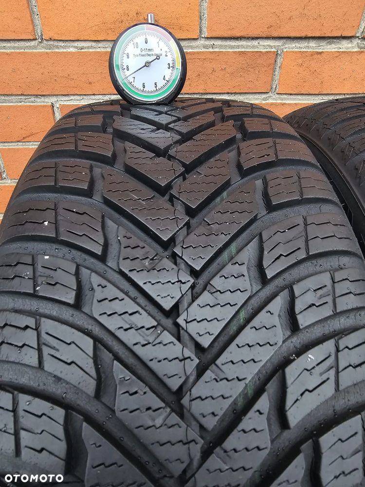 (A27) 195/50R15 82H 7,5mm 17r / Nokian WeatherProof - 4