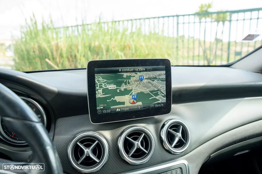 Mercedes-Benz GLA 180 - 9