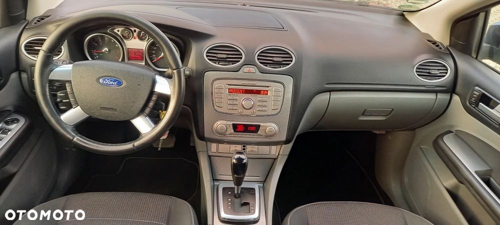 Ford Focus 1.6 16V Titanium - 19