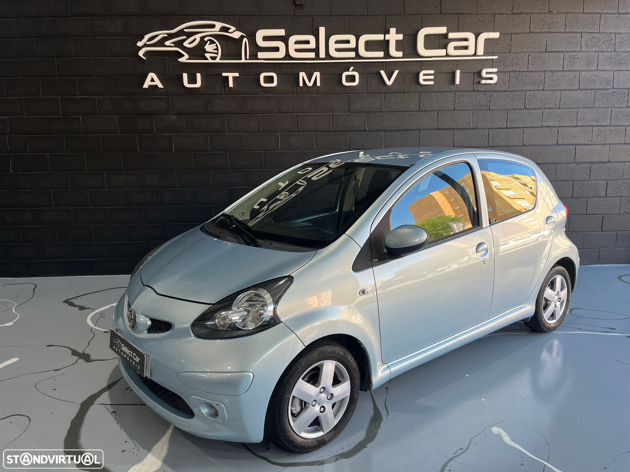 Toyota Aygo 1.0 Blue Edition - 1