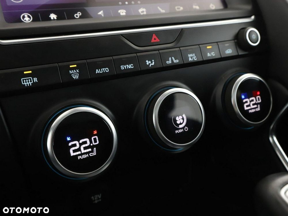 Jaguar E-Pace P200 AWD - 27