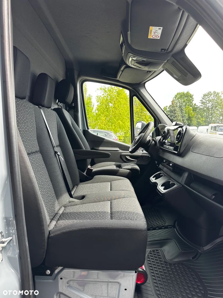 Mercedes-Benz Sprinter - 27