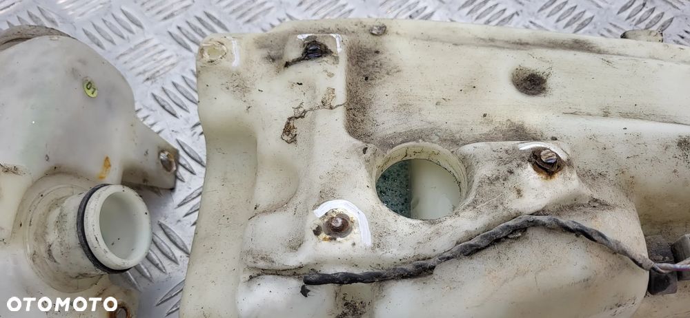 Nissan Terrano II Zbiorniczek Spryskiwaczy - 4