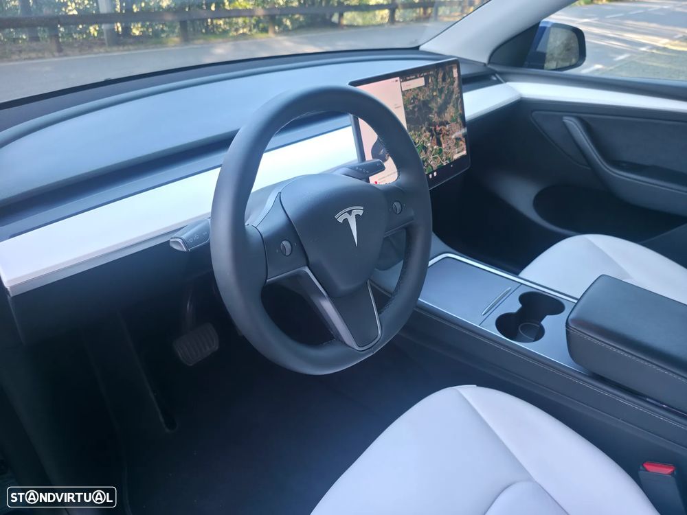 Tesla Model Y Long Range Dual Motor AWD - 9