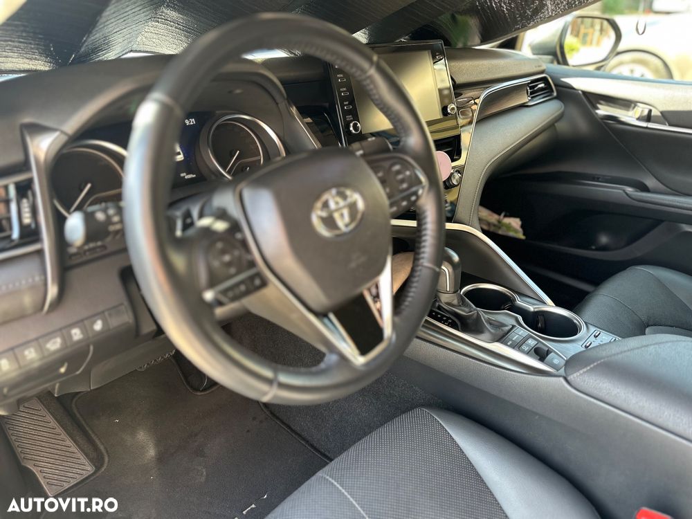Toyota Camry Luxury - 20