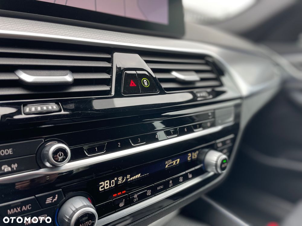 BMW Seria 5 520d xDrive M Sport sport - 35