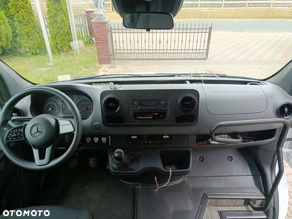 Mercedes-Benz Sprinter - 10