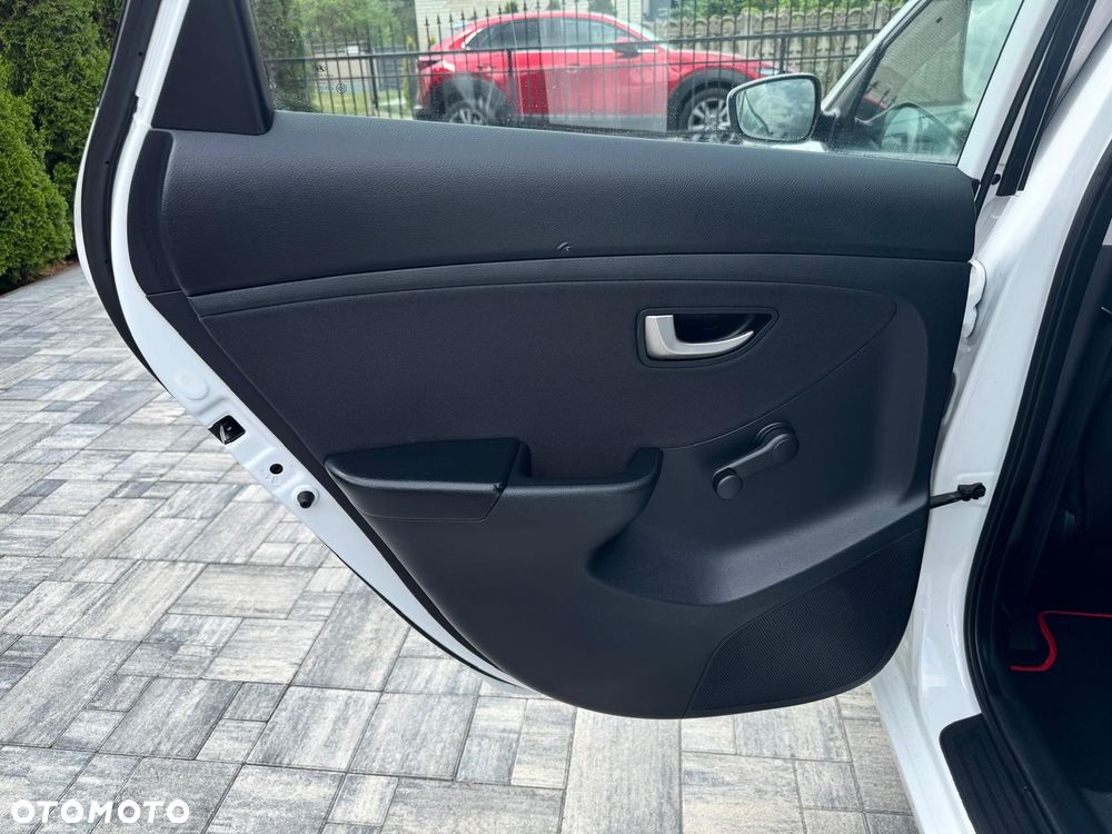 Hyundai i30 1.6 D Classic + - 32