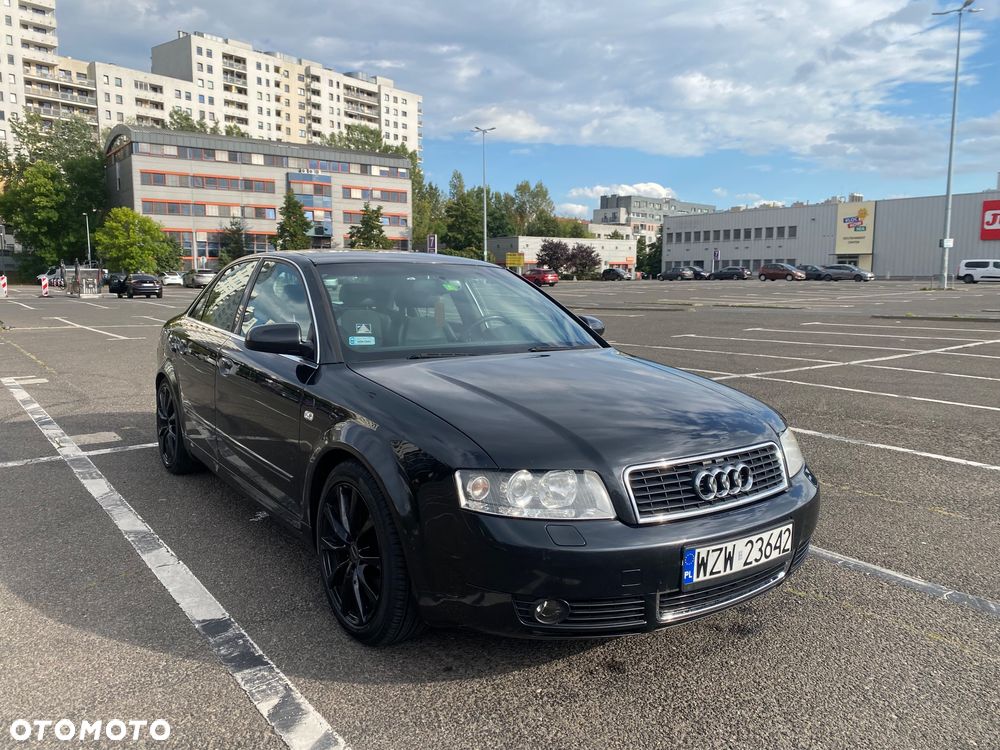 Audi A4 Limousine - 1