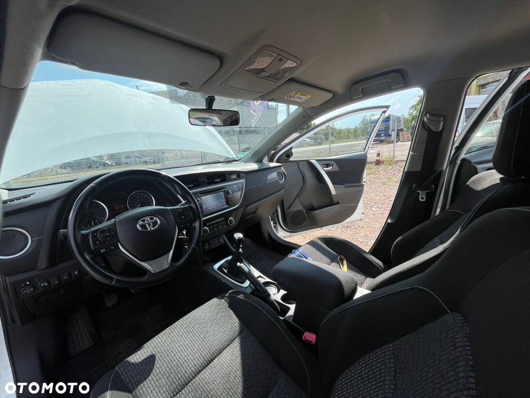 Toyota Auris 1.6 Premium + - 11