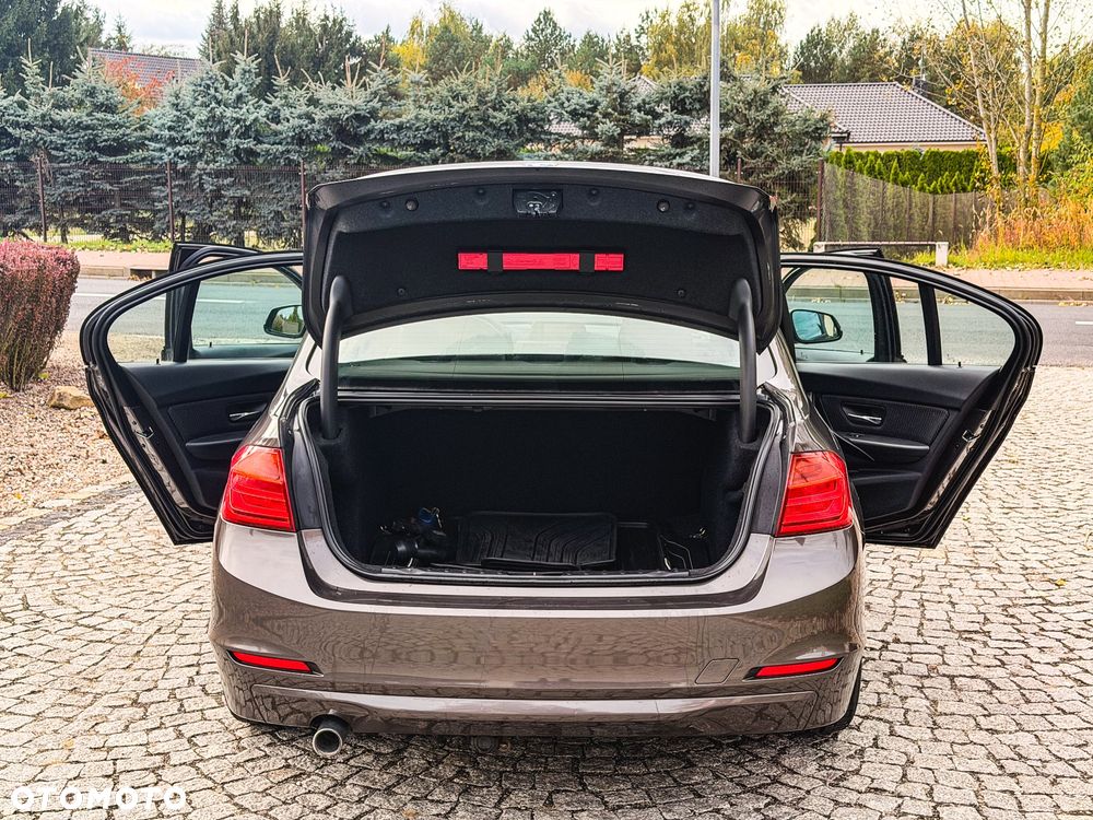 BMW Seria 3 - 23