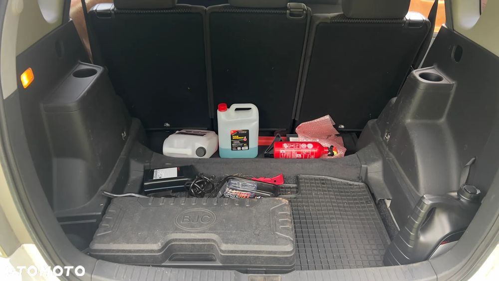Toyota Corolla Verso - 10