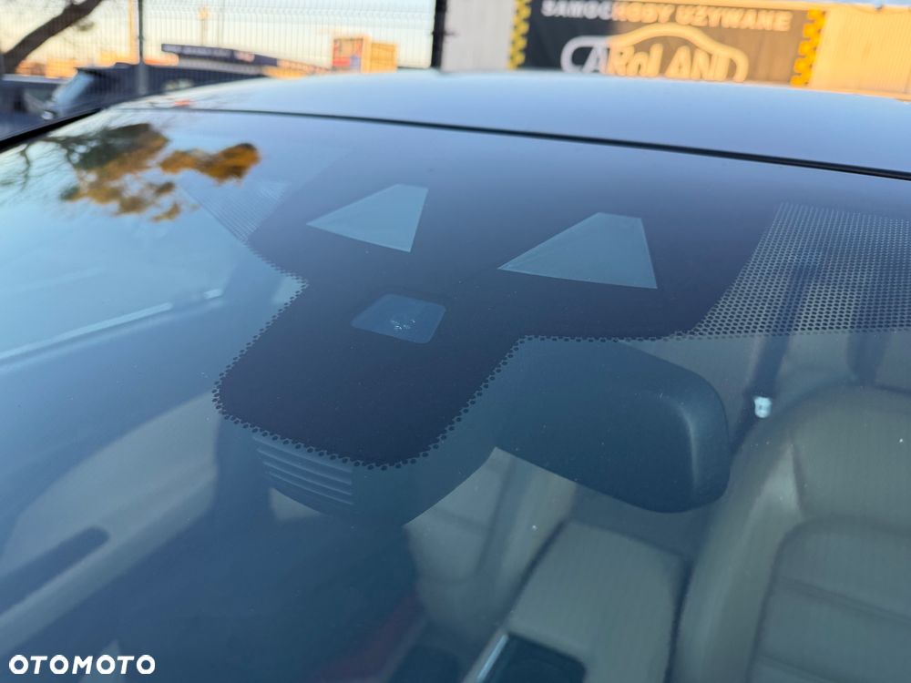 Jaguar XE 2.0 D Prestige - 11