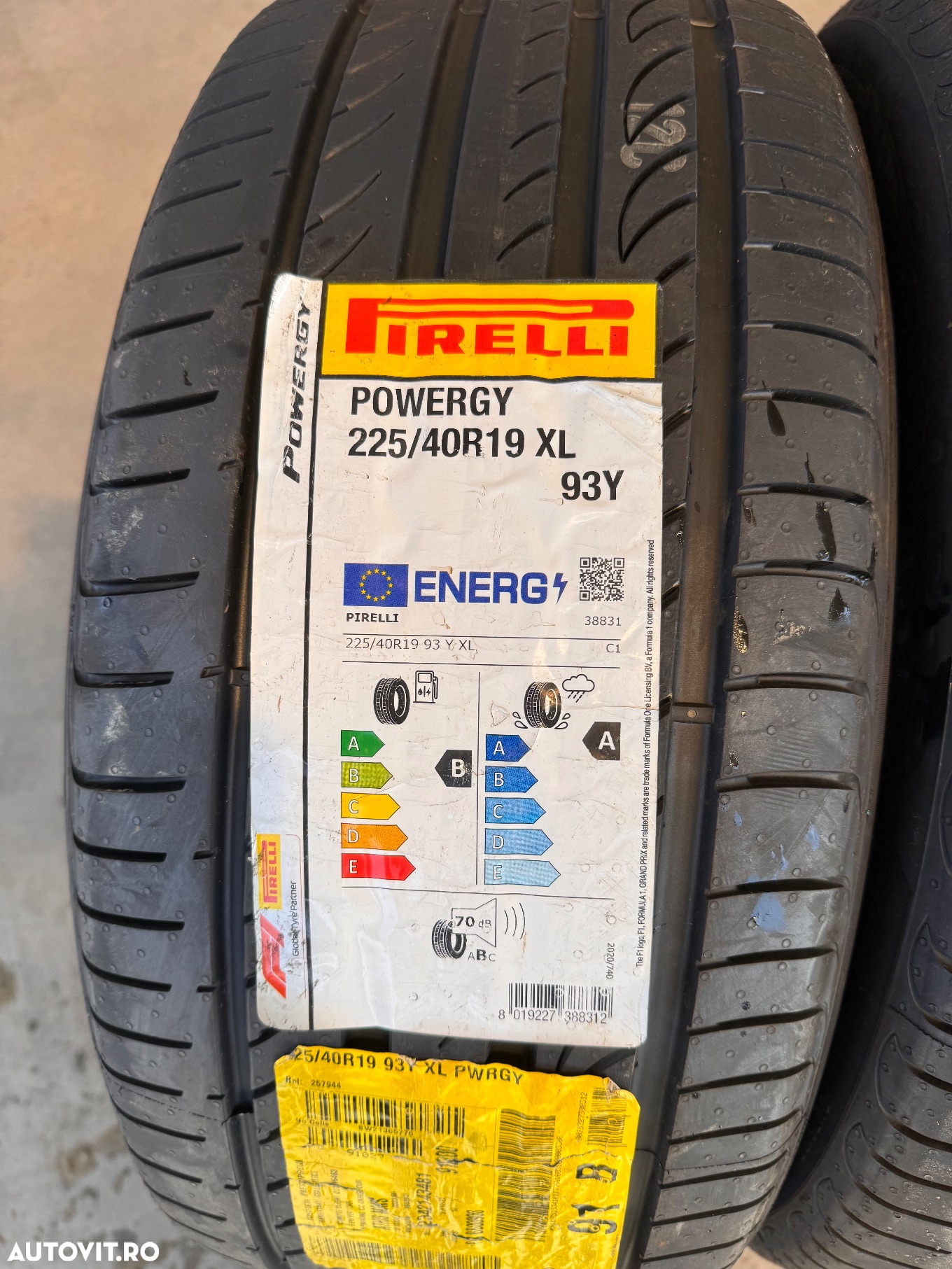 Vând 2 anvelope 225/40/19 Pirelli de vară noi - 2