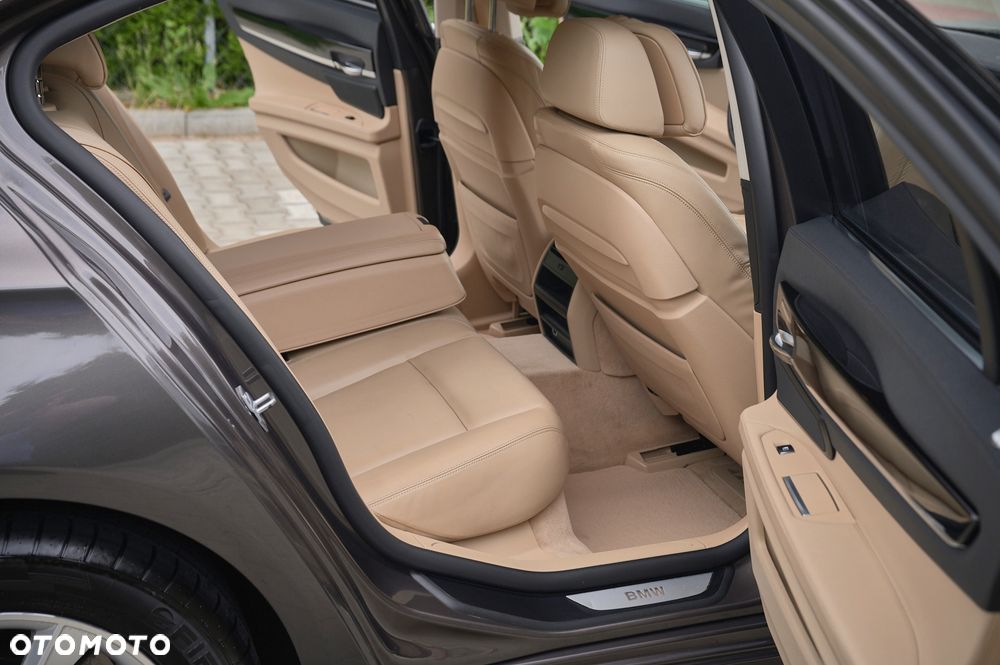 BMW Seria 7 750d xDrive Blue Performance Edition Exclusive - 23
